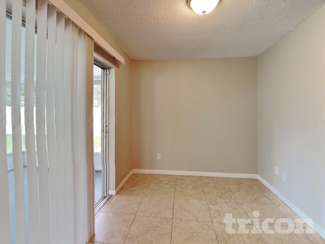 Photo - 1002 Saxon Ct