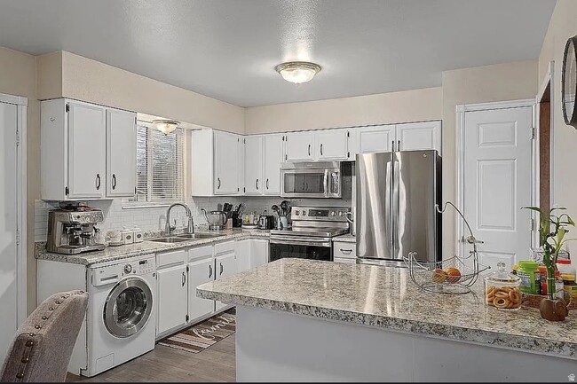 Photo - 1028 W 1375 N