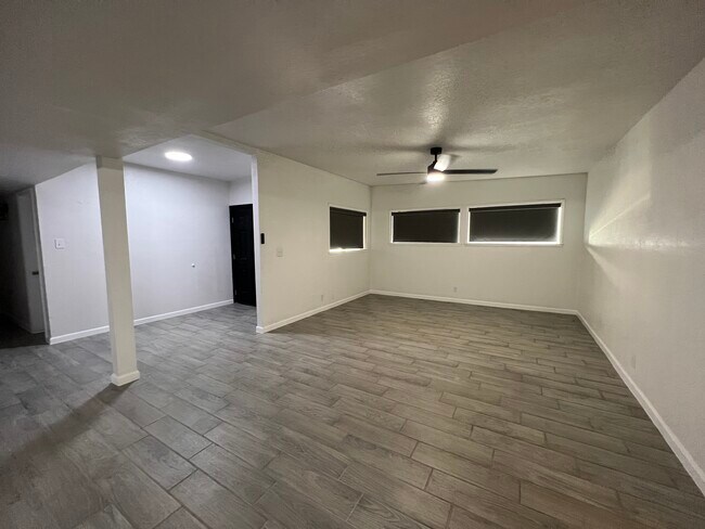 Photo - 9412 Beals St