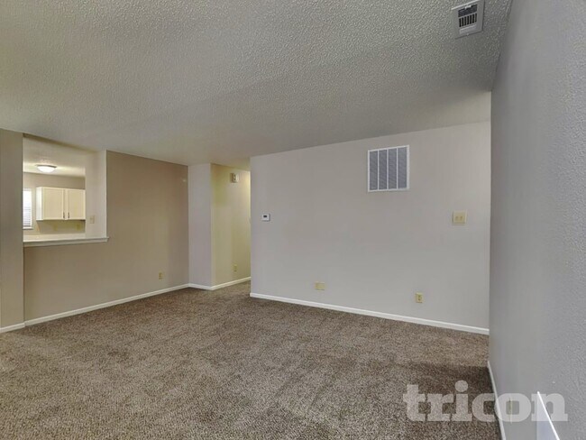 Photo - 1909 Blue Pine Ln