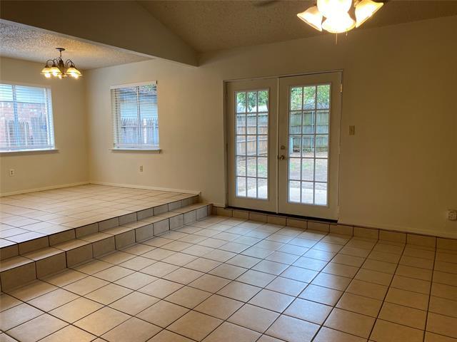 Photo - 5400 Holly Trail