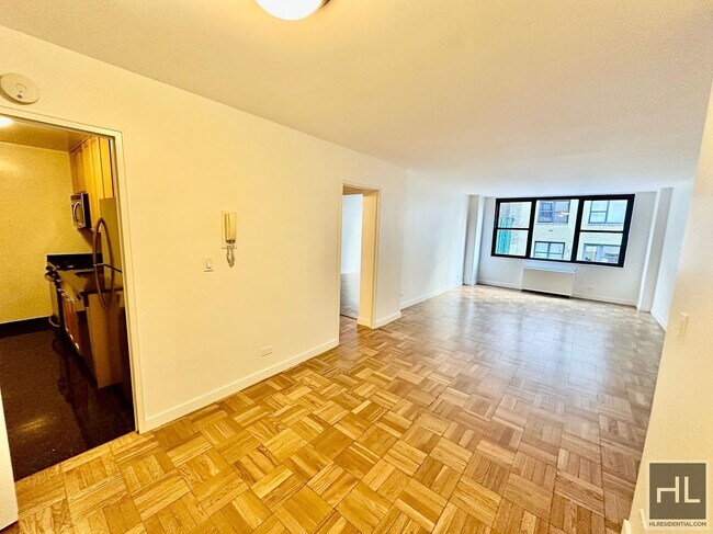 Building Photo - EAST 49 STREET Unit 3S Rental