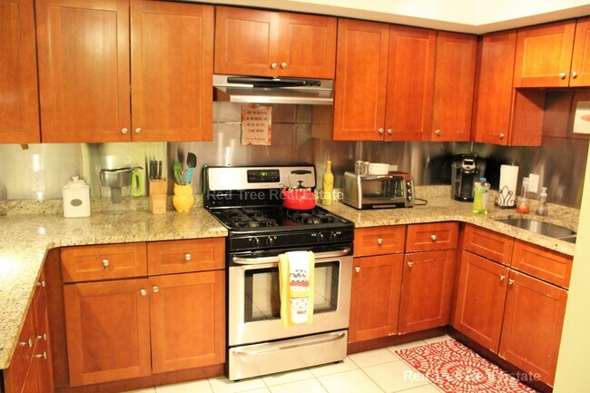 Photo - 10 Strathmore Rd Unit B