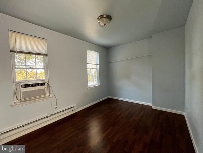 Building Photo - 425 N 41st St Unit 2ND FL FRONT