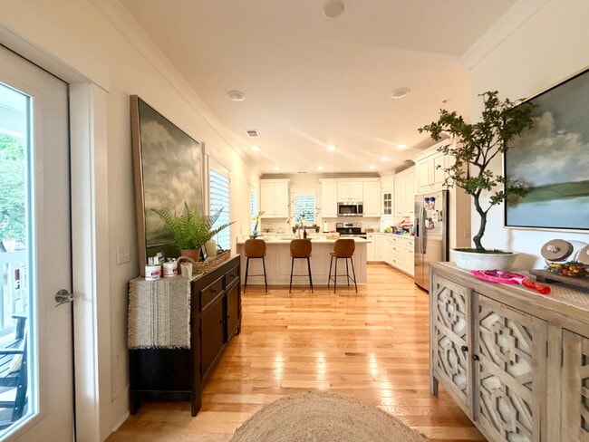 Photo - Church Street Three-Bedroom Apartment! Unidad suite 200