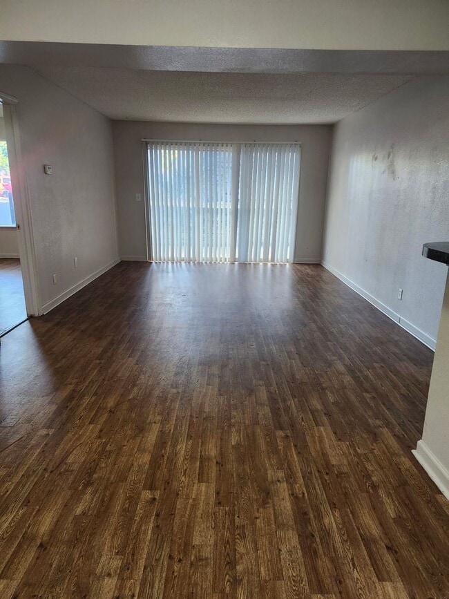 Building Photo - 2405 E. 55th Pl. Unit 2405 E. 55th Pl.  19