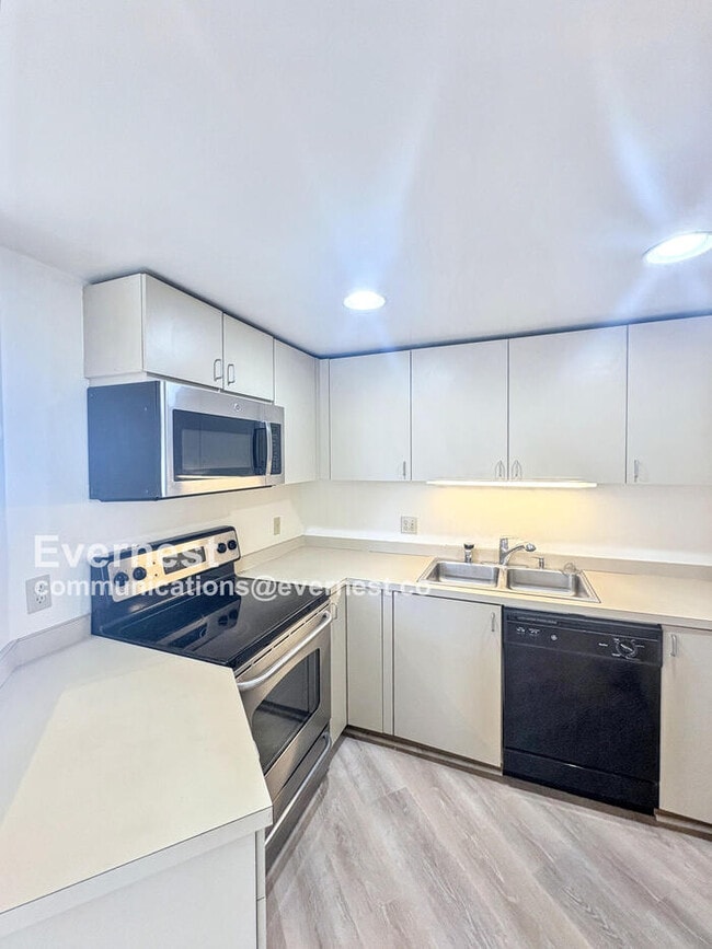 Building Photo - 2125 1st Ave Unit APT 1904