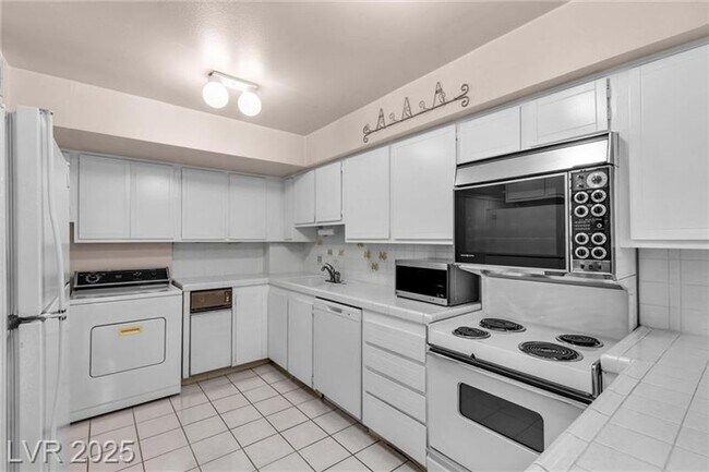 Photo - 205 E Harmon Ave