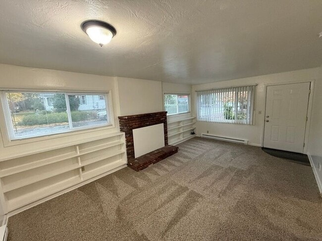 Photo - 231-295 Kearney St S