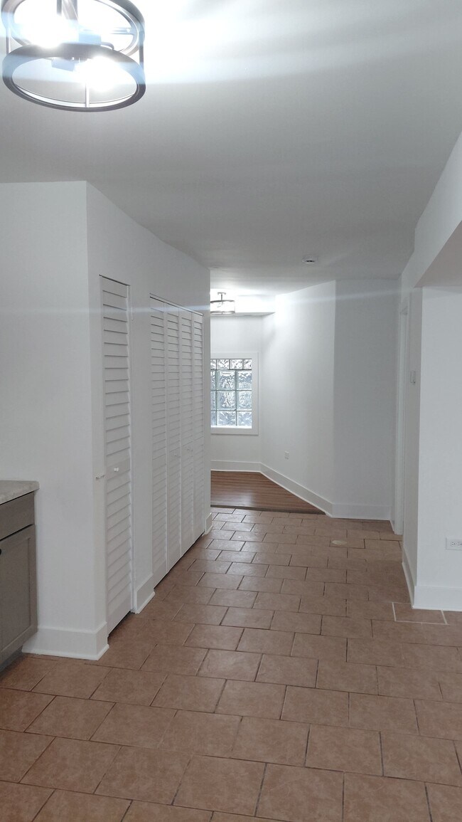 Photo - 3917 W Potomac Ave Unidad g