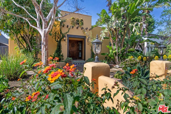 Photo - 543 N Las Palmas Ave