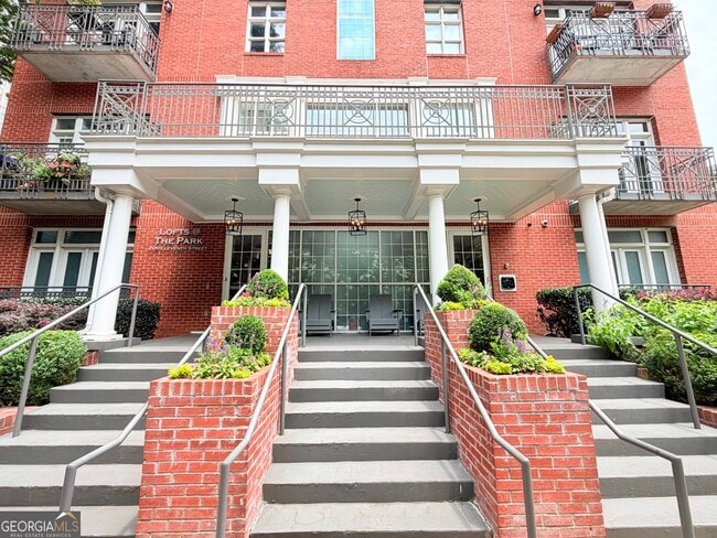 Building Photo - 206 11th St NE Unit 303