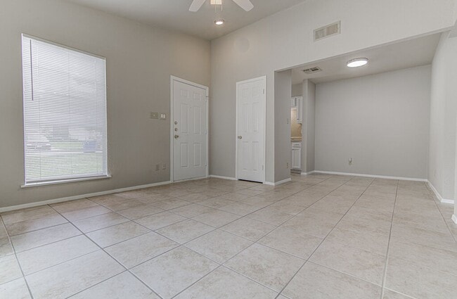 Photo - 900 Sirocco Dr Unit B