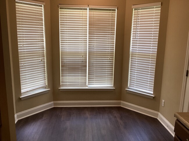 Photo - 15 Commissioners Ct