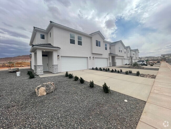 Building Photo - END UNIT Mustang Valley Townhome!!