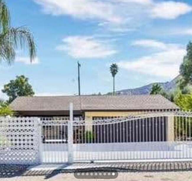 Charming 1BR Duplex in Lake Elsinore - Charming 1BR Duplex in Lake Elsinore Townhome