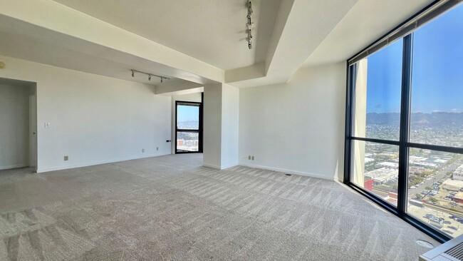Photo - Prestigious top-floor unit  2 BR 2 BA, nes... Condo Unit 2927