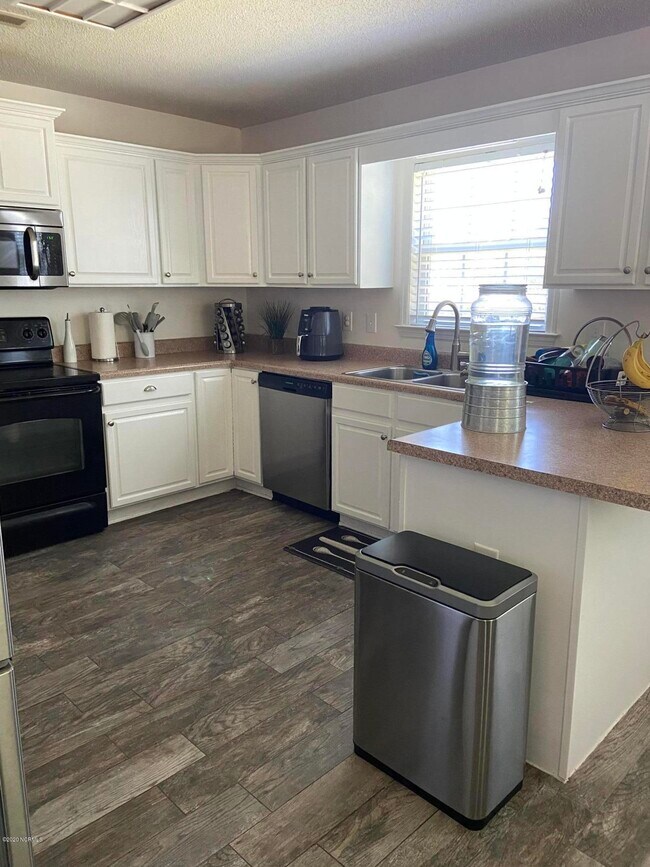 Photo - 216 MacDonald Blvd