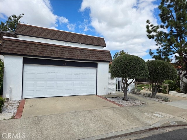 Building Photo - 20 Senisa