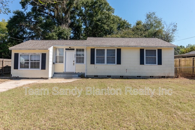 Photo - 802 Rue Max St