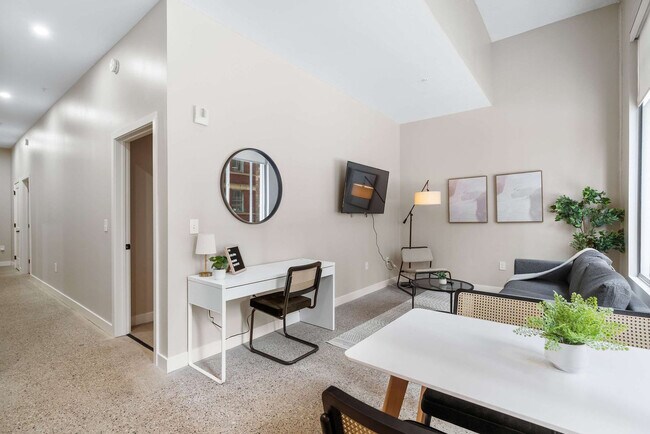 Photo - 205 W 4th St Unidad ID1465696P