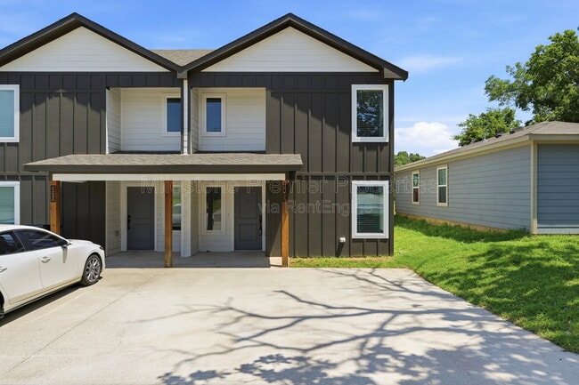 Photo - 227 W Bond St