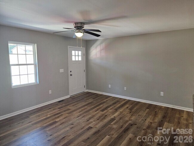 Photo - 179 Glen-Gar Dr