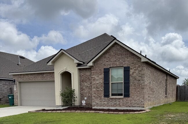Building Photo - 40344 Sedgwick Ln