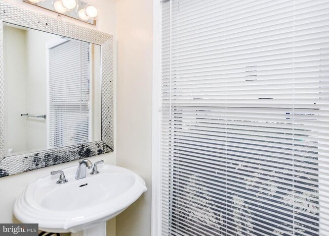 Photo - 2115 N Anvil Ln