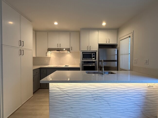 Building Photo - 1214 Rutland Rd Unit 1