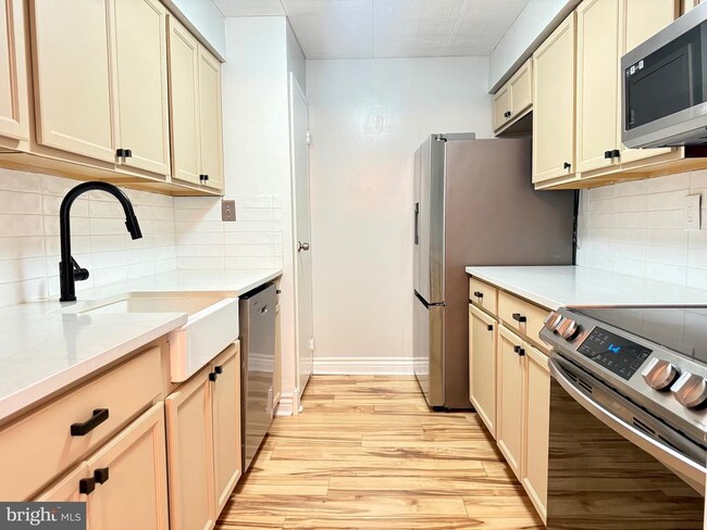 Photo - 5300 Holmes Run Pkwy Unidad 1012