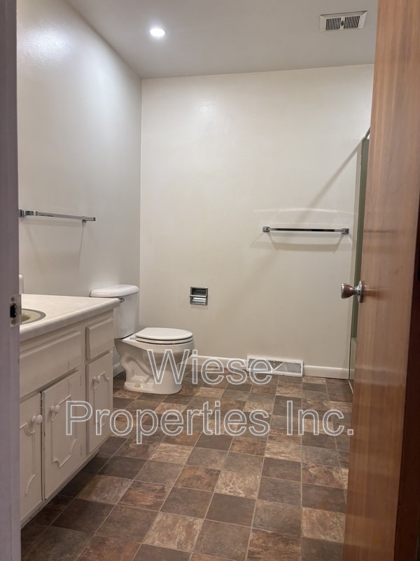 Photo - 408 Amherst Dr