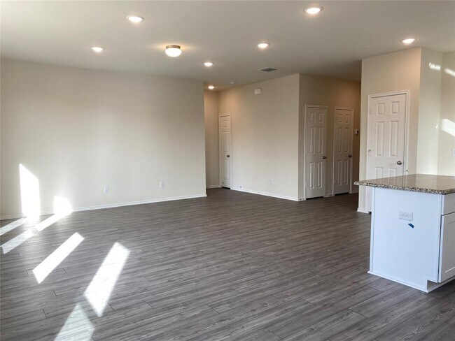 Photo - 2008 Hummingbird St