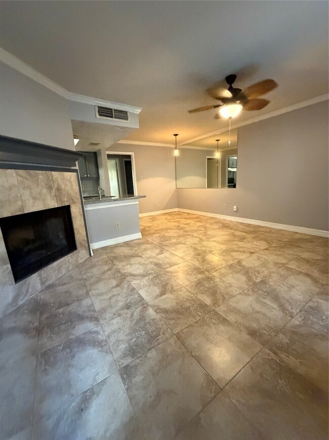 Building Photo - 3919 Fairmont Pkwy Unit 205