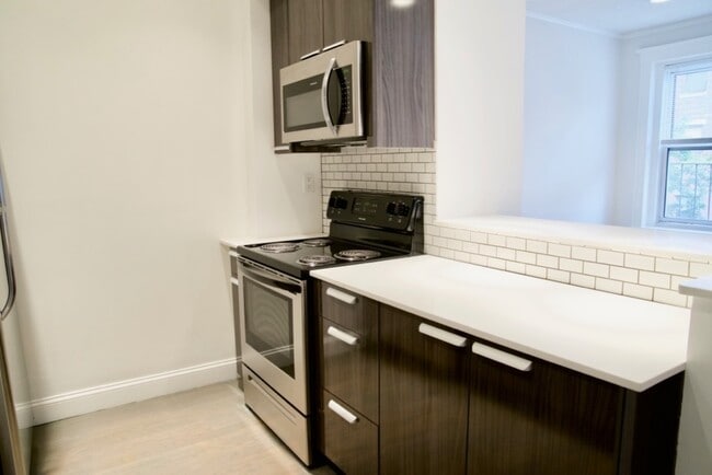 Building Photo - 32 Queensberry St Unit 9