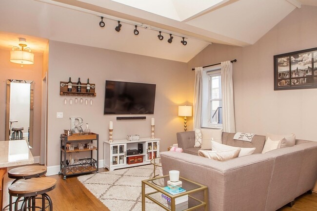 Building Photo - 309 1st St Unit 3C