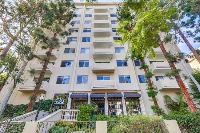 Building Photo - 435 N Oakhurst Dr