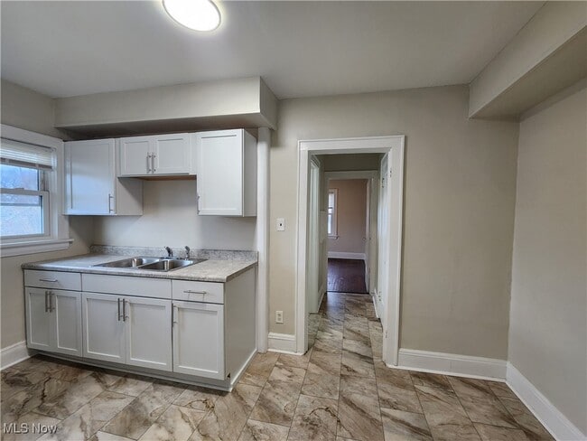 Photo - 529 E Cuyahoga Falls Ave Unit 3