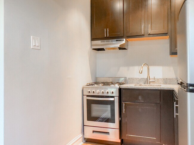 Photo - 4742 N Hermitage Ave Unit 104