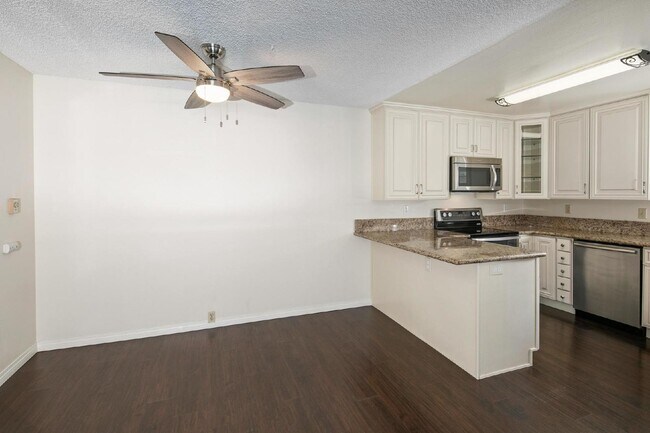 Photo - Stunning townhouse in La Jolla / North UTC area