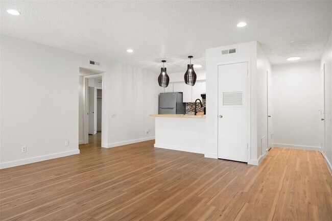 Photo - 620 S 1st St Unit 116