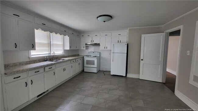 Photo - 311 E 16th St