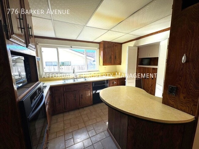 Photo - 776 Barker Ave