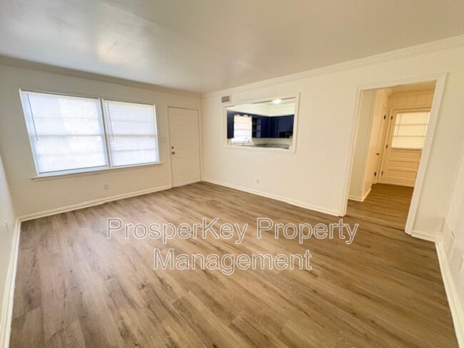 Photo - 2736 Chevy Chase Dr