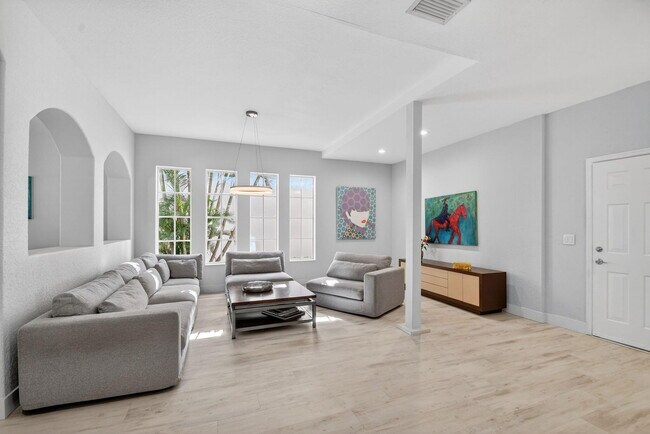 Photo - 1605 E Classical Blvd