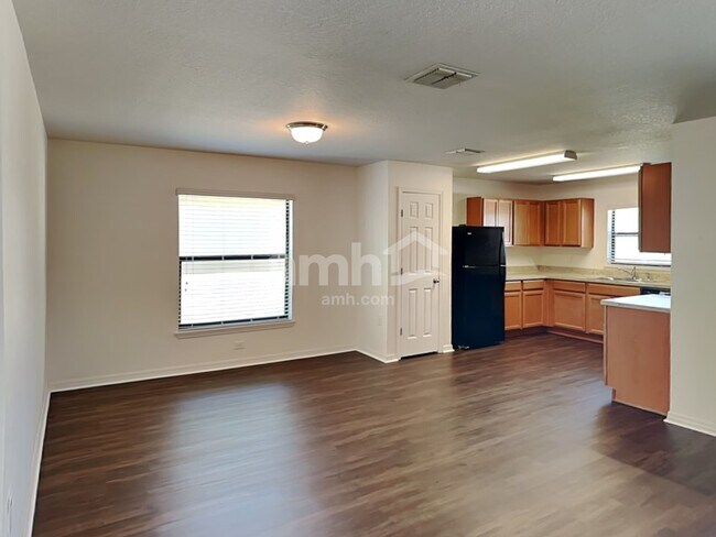 Photo - 718 Chatham Walk