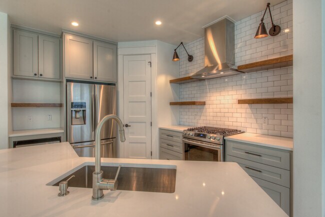 Photo - UT PRE LEASE: Newly Constructed: Luxury 4 ...