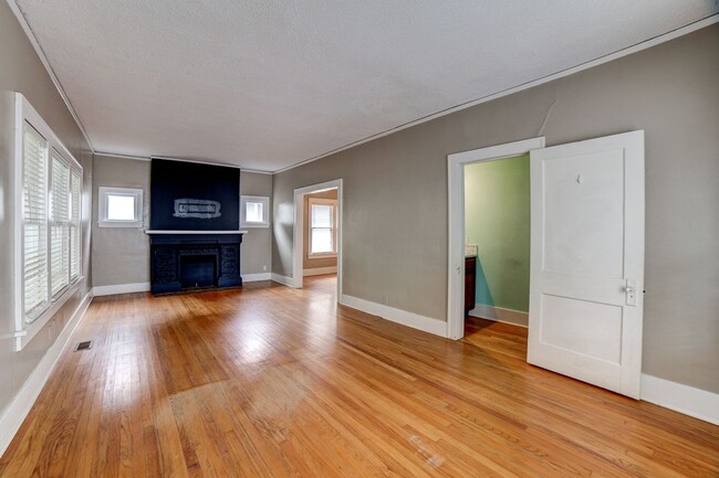 Photo - 2 Bed | 1.5 Bath in Midtown close to Utica Square & Cherry St!