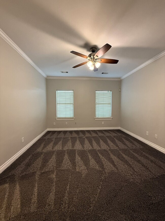 Building Photo - 2939 Clinton Dr