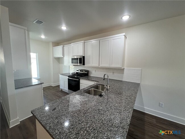 Photo - 1814 Royal Loop